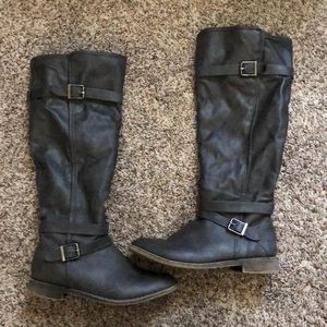 Grey knee high boots!!🍁🍁